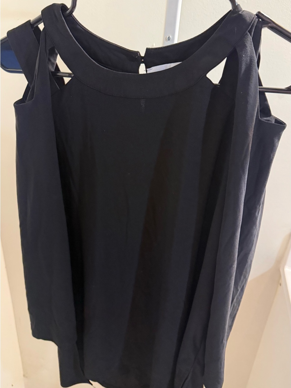 Jones Studio Black Cold-Shoulder Tank Top